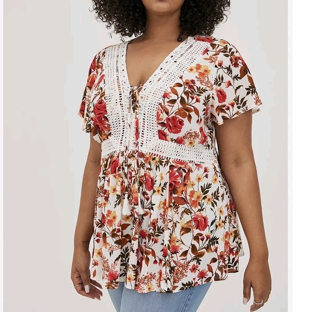 Torrid Floral Crochet Trim V-Neck Short Sleeve Top Blouse Size 2‎ Womens Plus 2X